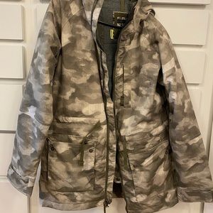 Burton camo snowboarding jacket with hood size small
